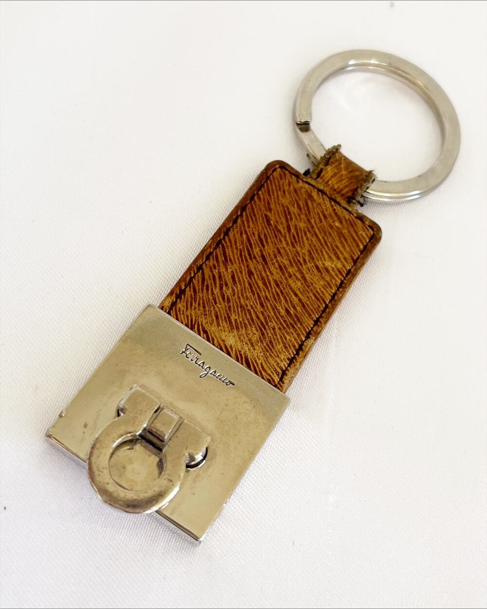 SALVATORE FERRAGAMO Keychain Gancini Calf Leather Silver Tone Key Fob Key Holder